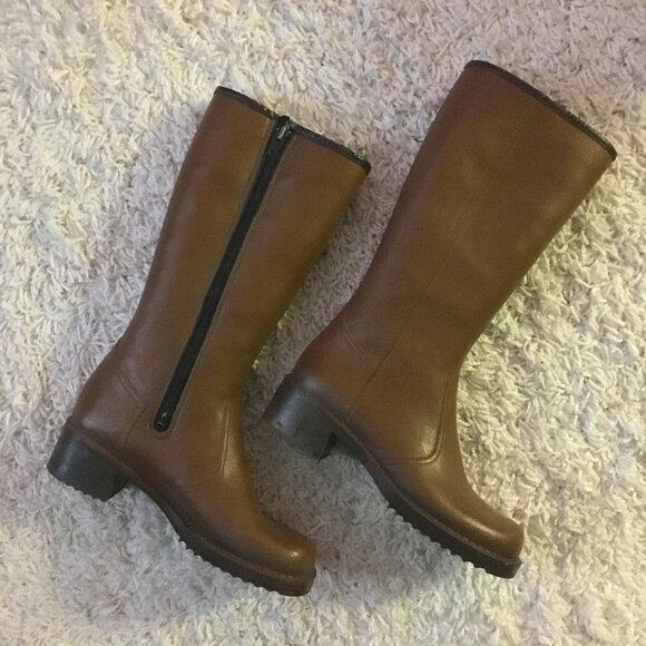 Vintage Tall Brown Boots With Fleecy Lining Made in Canada - Picture 2 of 11